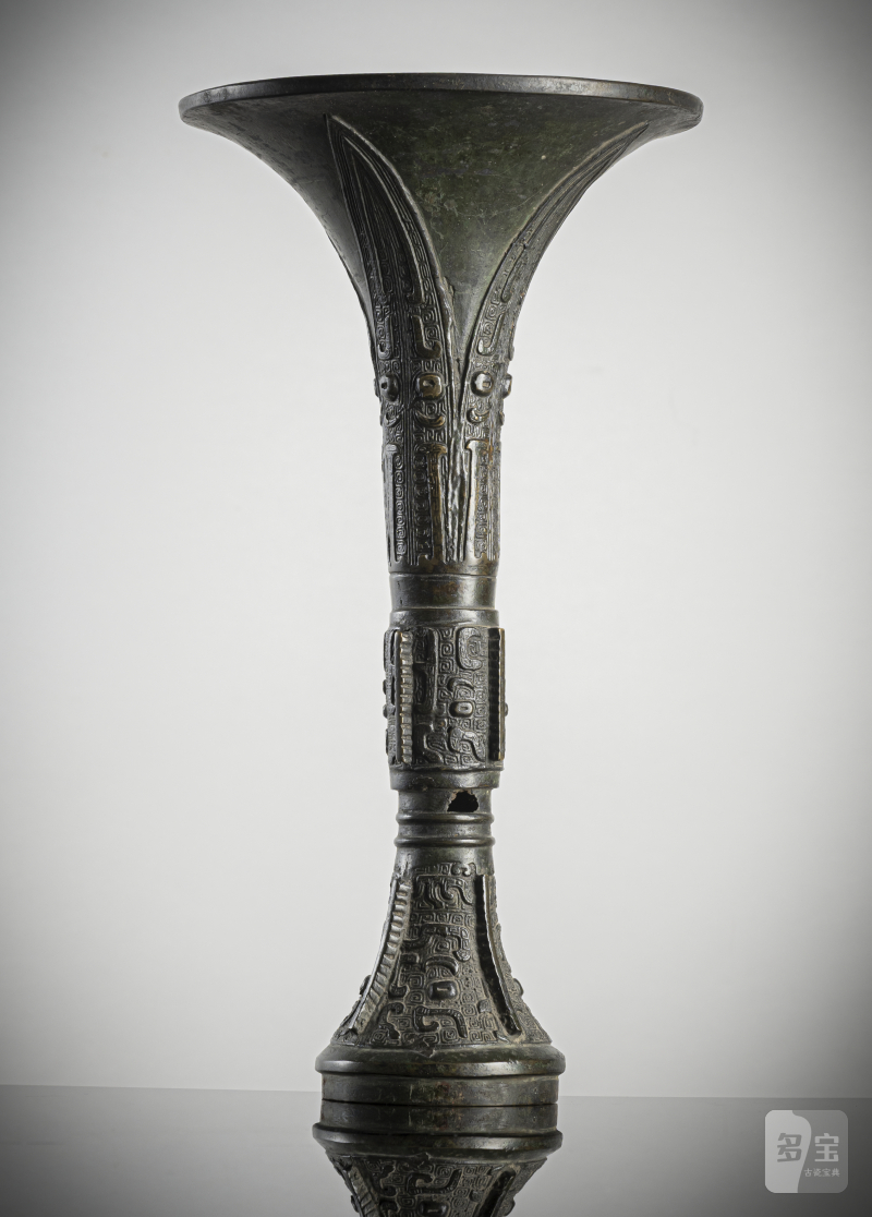 A bronze 'gu' vase with archaistic relief decoration - 图3